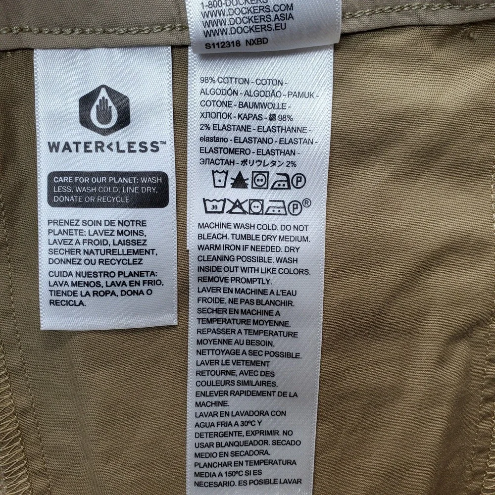 DOCKERS Supreme Flex Ultimate Shorts Mens 42‎ Brown Comfort Fit Flat Front